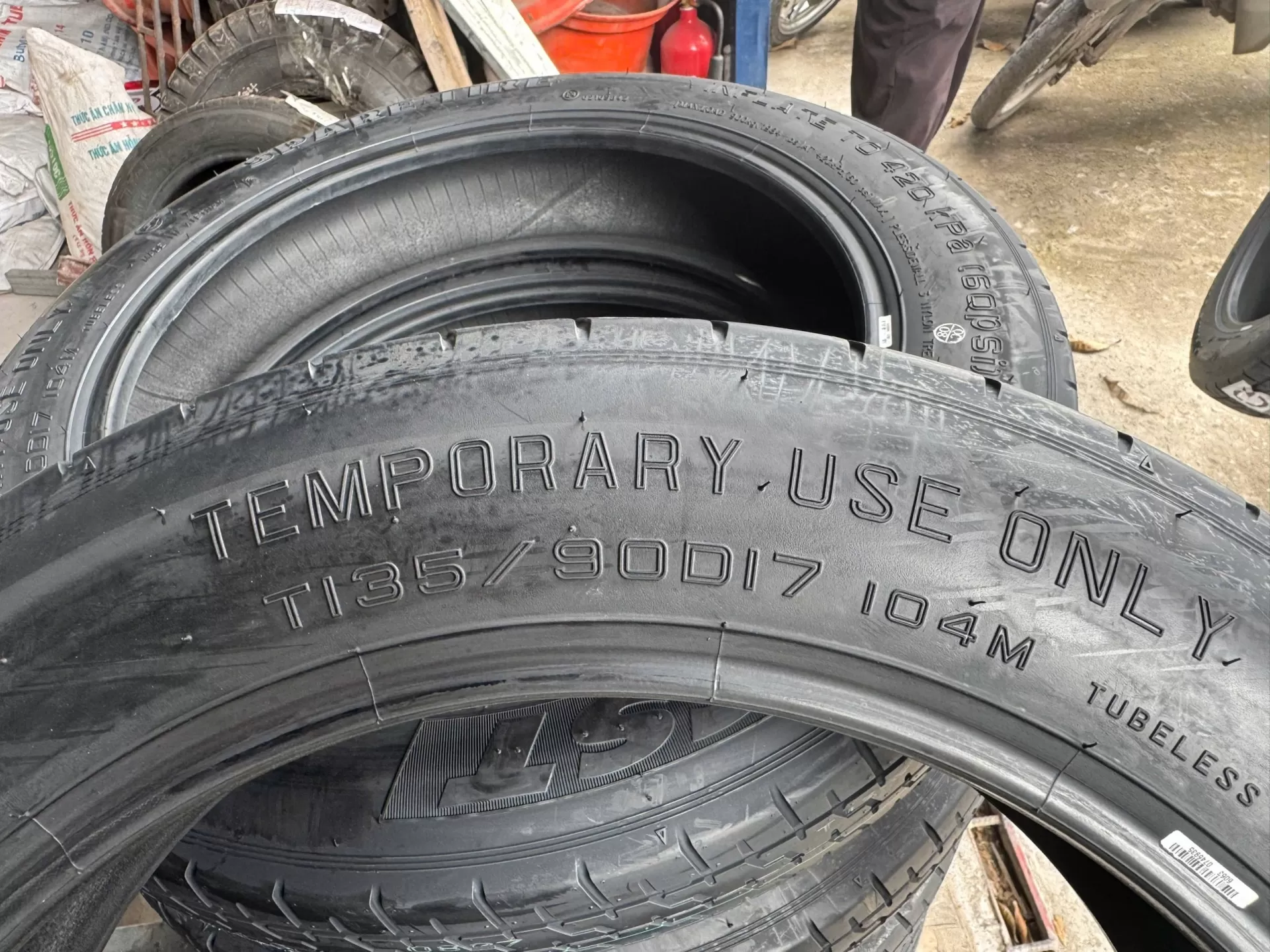 Lốp dự phòng 135/90r17