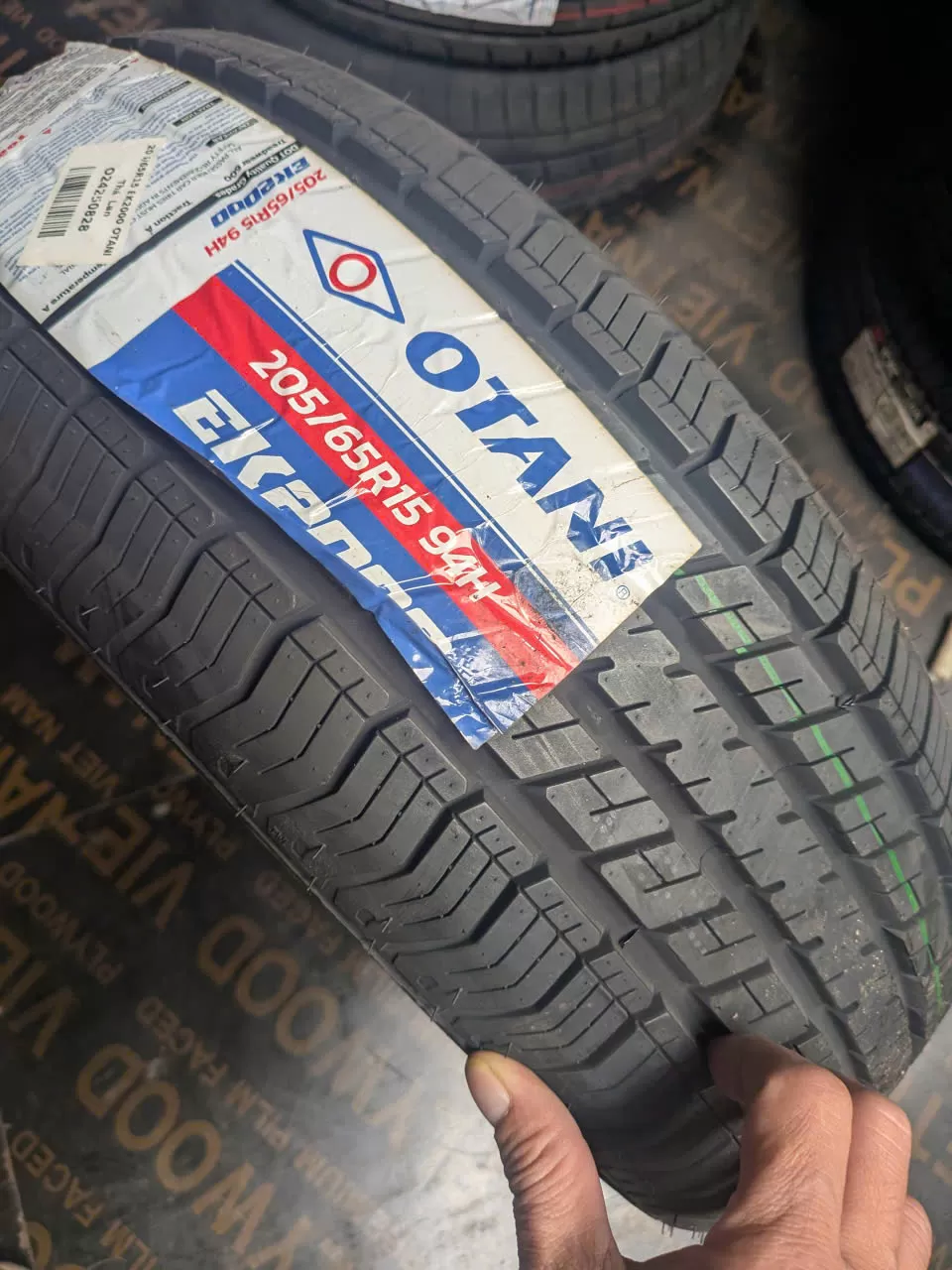 Vỏ lốp 205/65R15 Otani Thái Lan, vỏ lốp xe ô tô Lacetti SE nhập khẩu, Vỏ lốp xe ô tô Isuzu Hilander, Vỏ lốp xe ô tô Chevrolet Cruze LS 1.6, Vỏ lốp xe ô tô Camry 3.0, Vỏ lốp xe ô tô Toyota Innova E, G, V các đời trước 2016