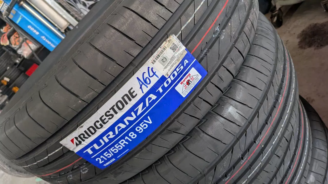 Vỏ lốp 215/55R18 Bridgestone T005