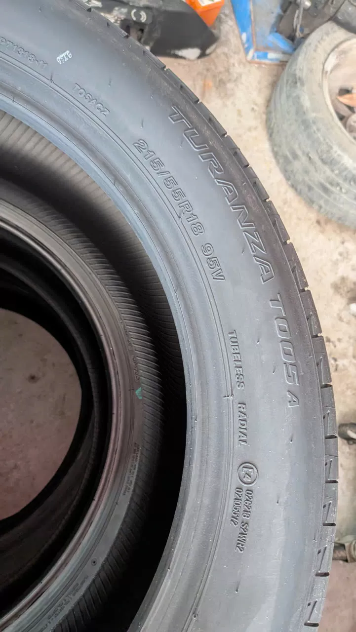 Vỏ lốp 215/55R18 Bridgestone T005