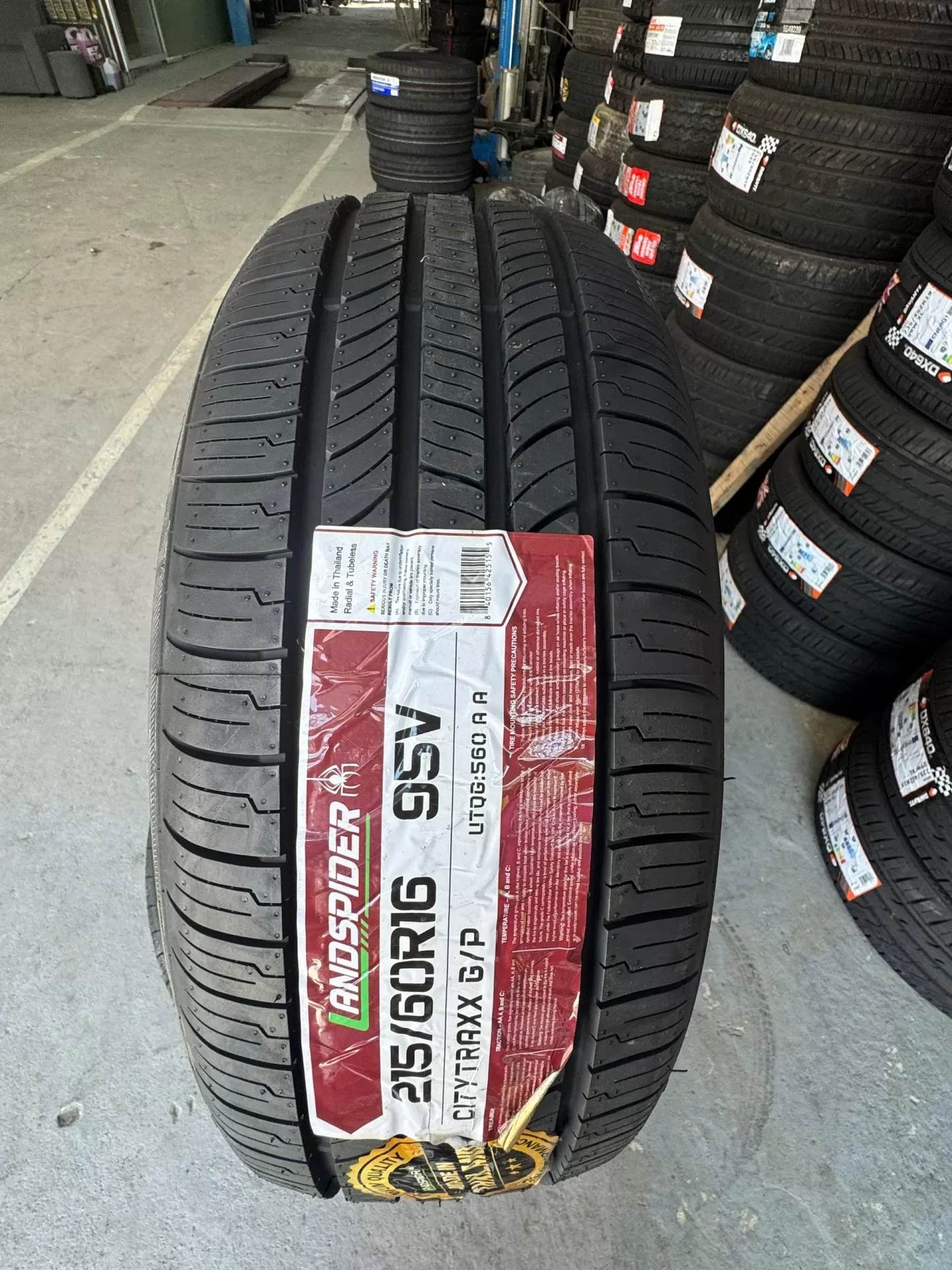 Vỏ lốp 215/60R16 Lanspider, vỏ lốp ô tô Lexus GS 300, vỏ lốp ô tô Mitsubishi Grandis 2.4, vỏ lốp ô tô Camry 2.4G, vỏ lốp ô tô Camry LE 2.4 Mỹ, vỏ lốp ô tô Camry 3.0, vỏ lốp ô tô Camry 2.0E