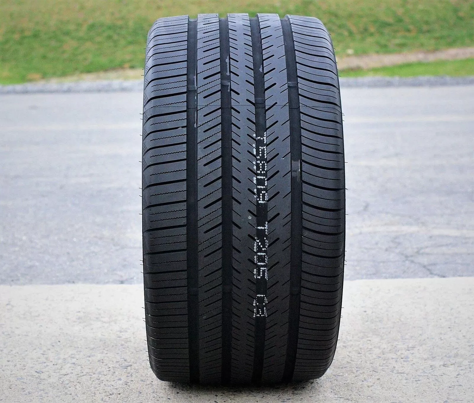 Vỏ lốp 235/35R19 Atlas