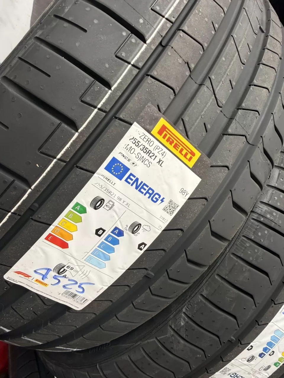 Vỏ lốp 245/35R21 Pirelli Prezo PS4 chống ồn