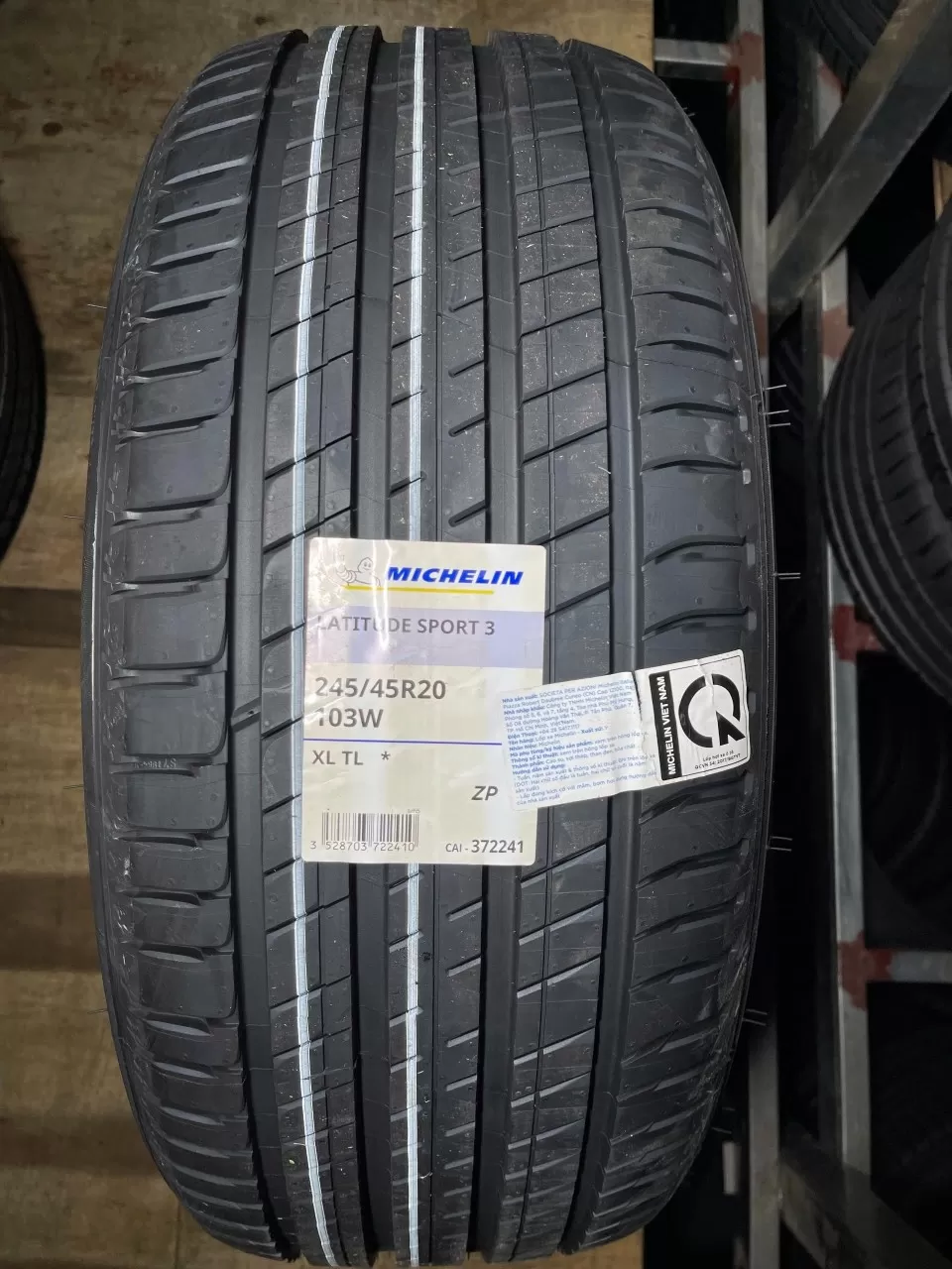 Vỏ lốp 245/45R20 Michelin Runflat, Michelin Latitude Sport 3 chống xịt, vỏ lốp Ranger Rover Evoque, vỏ lốp xe Lexus LS500h 3.5L, vỏ lốp xe Vinfast VF8
