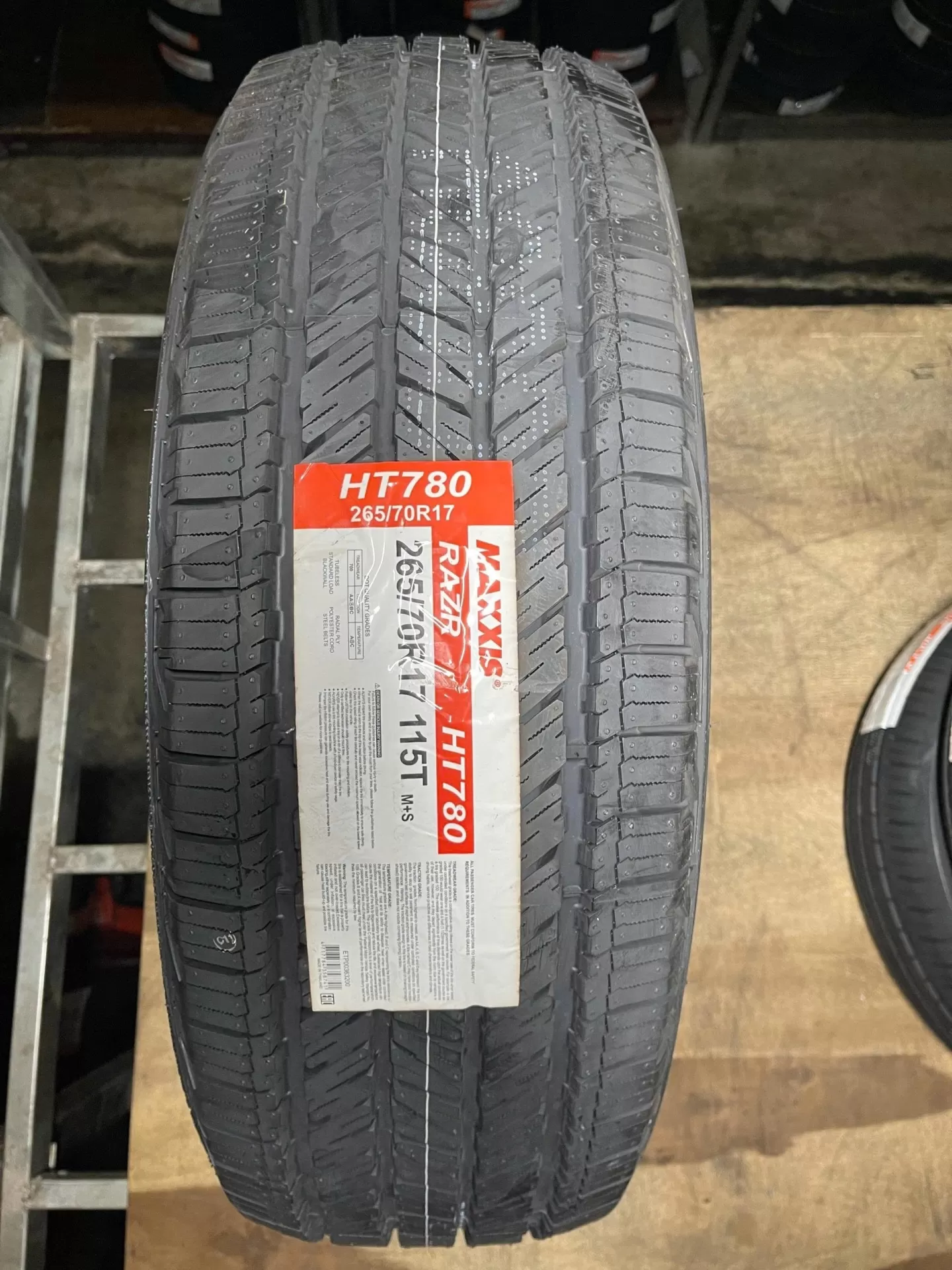 Vỏ lốp 265/70R17 Maxxis HT780 115T