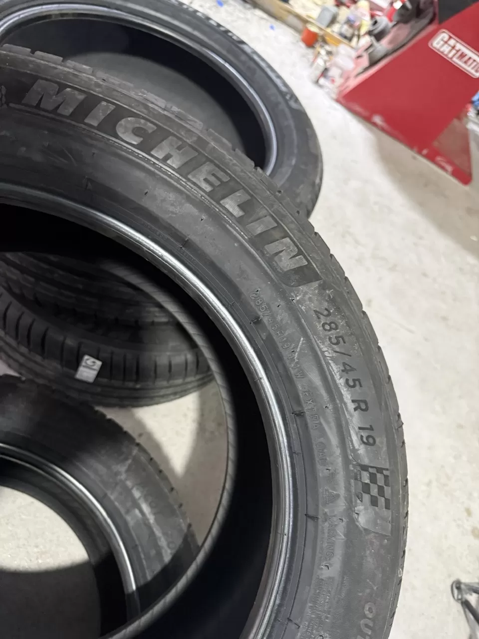 Vỏ lốp 285/45R19 Michelin Pilot Spot 4, vỏ lốp sau xe Vinfast Lux SA 2.0