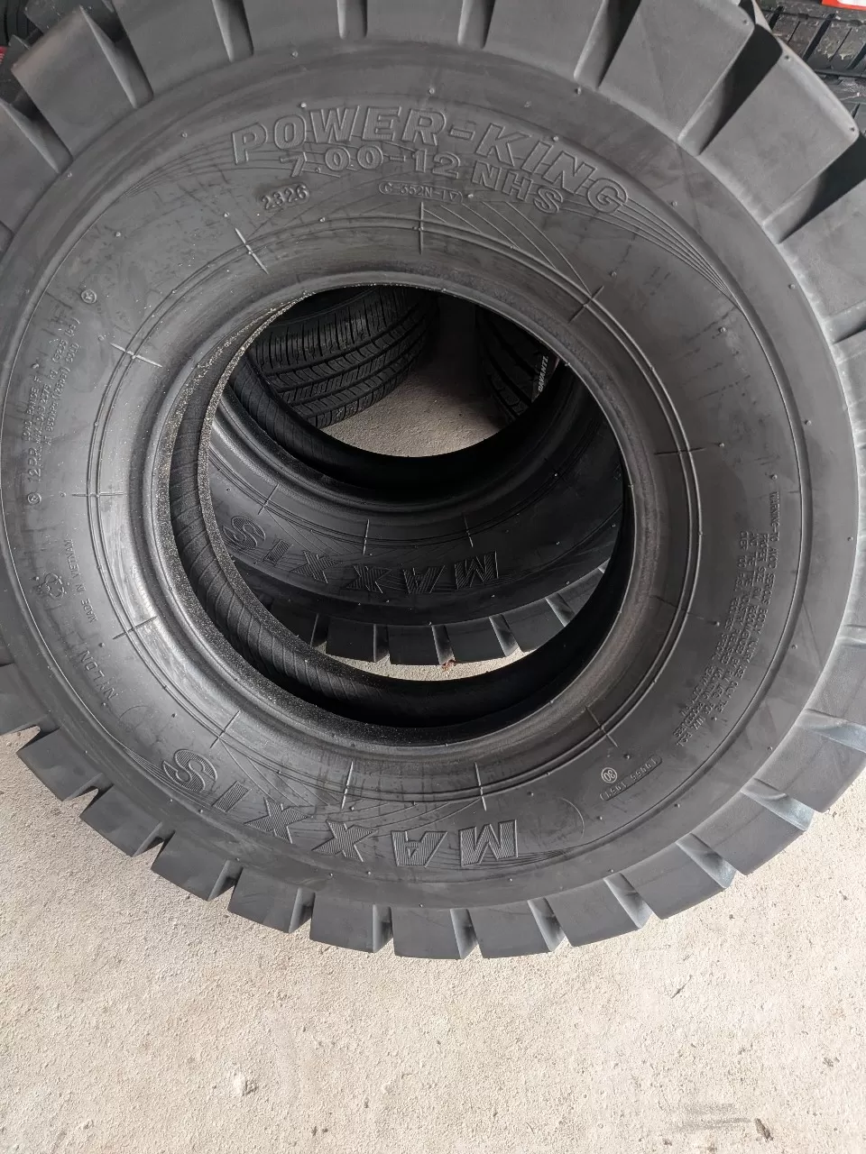 Vỏ lốp xe nâng hơi 700-12, 700-12 Maxxis M352N 12Pr