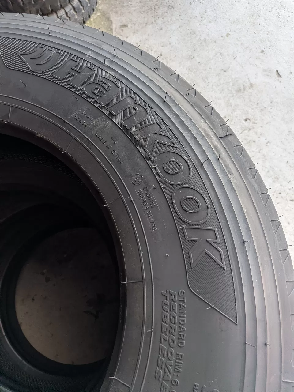 Vỏ lốp 8.5R17.5 Hankook