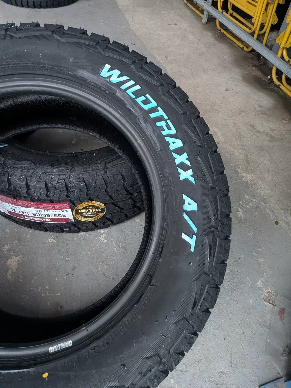 265/60R18 Landspider Wildtraxx AT vỏ lốp Xe: Chevrolet Colorado, Chevrolet Trailblazer, Ford Ranger Wildtrack, Lexus GX460, Mitsubishi Pajero, Mitsubishi Triton 2.4, Toyota Fortuner 2.7V, Land Cruiser Prado