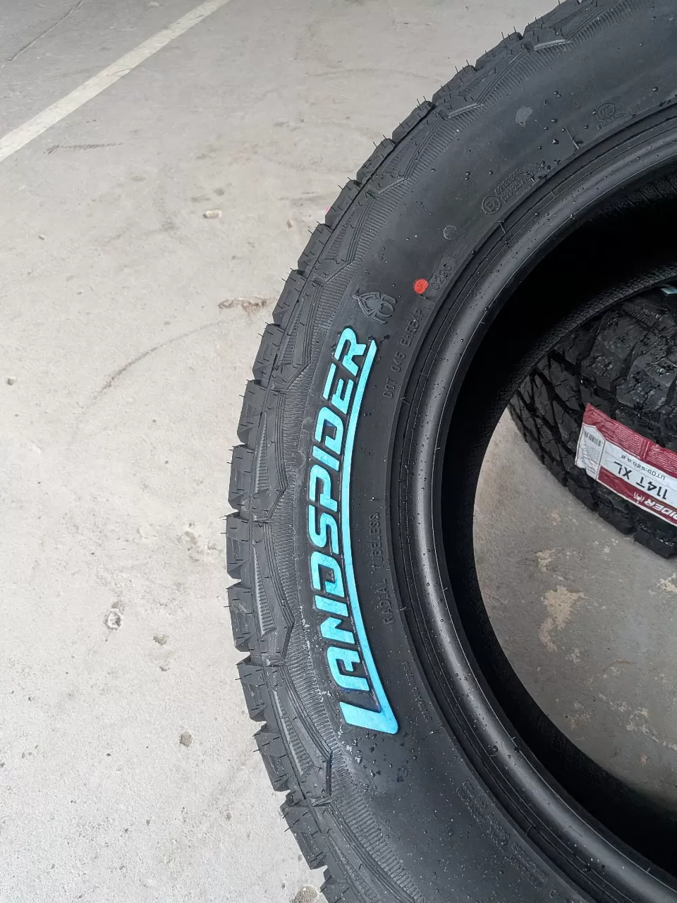 265/60R18 Landspider Wildtraxx AT vỏ lốp Xe: Chevrolet Colorado, Chevrolet Trailblazer, Ford Ranger Wildtrack, Lexus GX460, Mitsubishi Pajero, Mitsubishi Triton 2.4, Toyota Fortuner 2.7V, Land Cruiser Prado