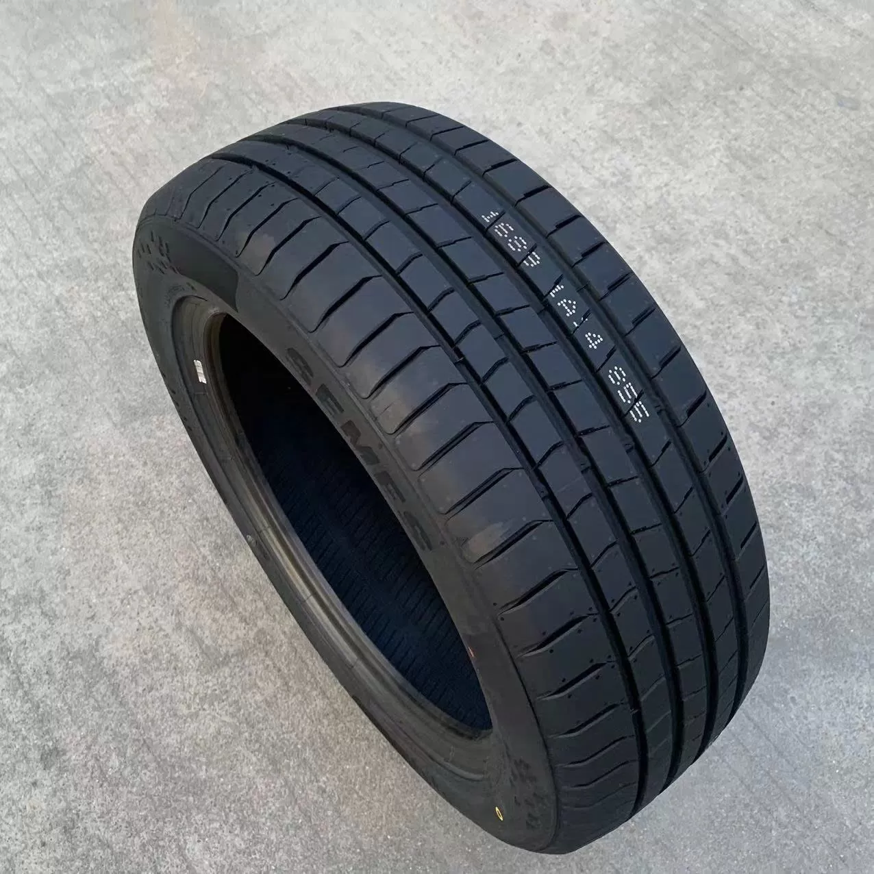Vỏ lốp 235/45R19 lắp xe điện vinfast VF6