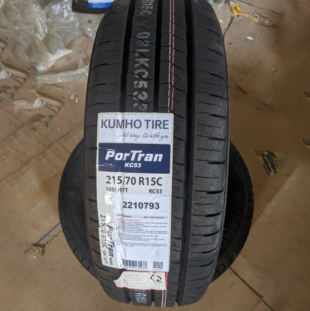 Vỏ lốp 215/70R15C 8PR KC53 KUMHO VIỆT NAM, vỏ lốp xe toyota Hiace, huyndai 1 tấn