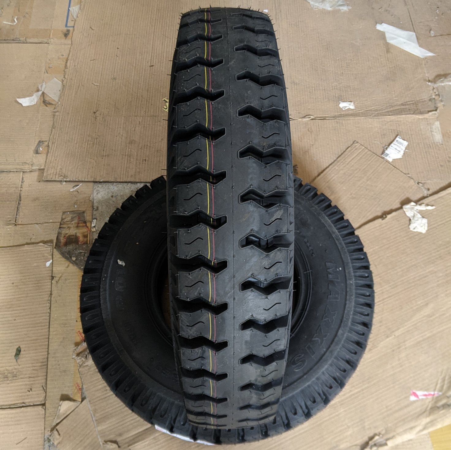 Vỏ lốp 5.50-13 C699 Maxxis 14PR, vỏ lốp 550-13 gai Ngang Maxxis lốp to, vỏ lốp xe THACO TOWNER 990, Dongben SRM 930kg, Huyndai New Mighty N250, Kia K165, Kia K3000S, KIA FRONTIER K250