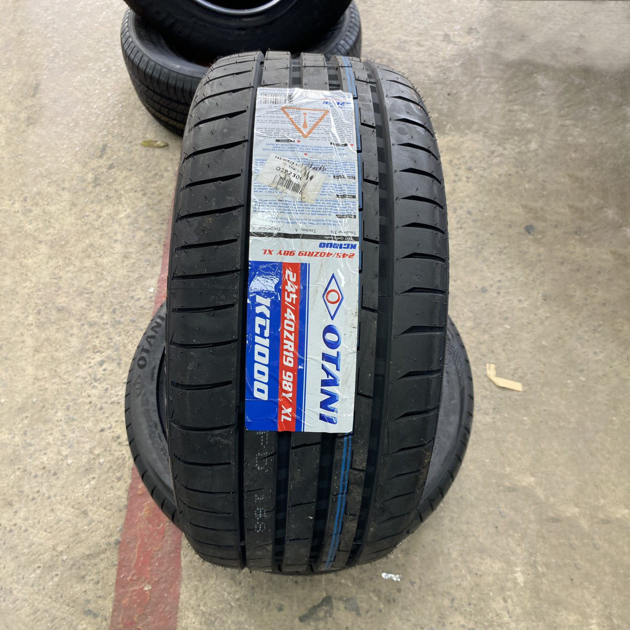 245/40R19 Otani Thái Lan vỏ lốp Xe: Vinfast Lux A2.0, Mercedes E300 2.0, Mercedes S500 lốp trước, Acura RLX 3.5 V6, Hyundai Elantra GLS 2.0 xăng AT6, Hyundai Genesis lốp trước