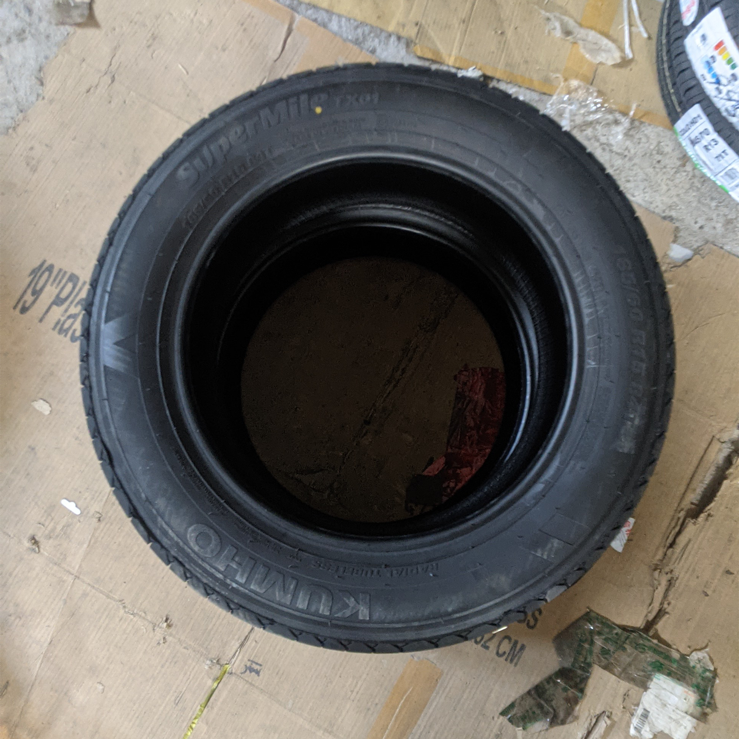 Vỏ lốp 185/60R15 84T TX61 KUMHO VIỆT NAM, vỏ lốp ô tô Toyota Vios G, Vios E, Vios TRD, vỏ lốp ô tô Toyota Yaris, vỏ lốp ô tô Hyundai i20 1.4AT, vỏ lốp ô tô Suzuki Swift 1.5, vỏ lốp ô tô Volkswagen Polo 1.4