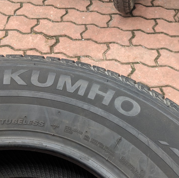 Vỏ lốp 235/75R16 106T HT51 KUMHO VIỆT NAM, vỏ lốp xe ô tô Ford Escape XLS, vỏ lốp xe ô tô Hyundai Santafe 2.2 diesel, vỏ lốp xe ô tô Santafe 2.7 máy xăng AT, vỏ lốp xe ô tô Lexus RX300 3.0L