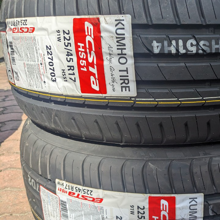 Vỏ lốp 225/45R17 91W HS51 KUMHO VIỆT NAM vỏ lốp ô tô KIA Cerato, Kia Rondo, vỏ lốp ô tô Lexus IS250, vỏ lốp ô tô Mercedes C180, Mercedes C200K, Mercedes C230 C250 C280 C300, Volkswagen Scirocco