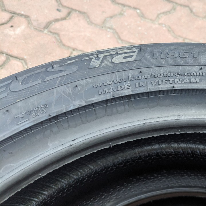 Vỏ lốp 225/45R17 91W HS51 KUMHO VIỆT NAM vỏ lốp ô tô KIA Cerato, Kia Rondo, vỏ lốp ô tô Lexus IS250, vỏ lốp ô tô Mercedes C180, Mercedes C200K, Mercedes C230 C250 C280 C300, Volkswagen Scirocco