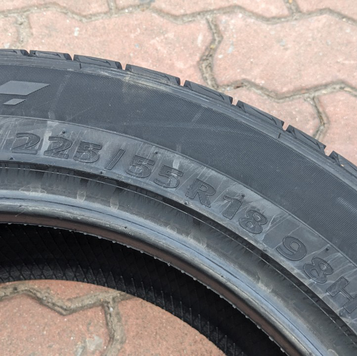 Vỏ lốp 225/55R18 98H KL33 KUMHO VIỆT NAM, vỏ lốp ô tô Mitsubishi Outlander, vỏ lốp ô tô Peugeot 3008, vỏ lốp ô tô Peugeot 5008, vỏ lốp ô tô Subaru Forester