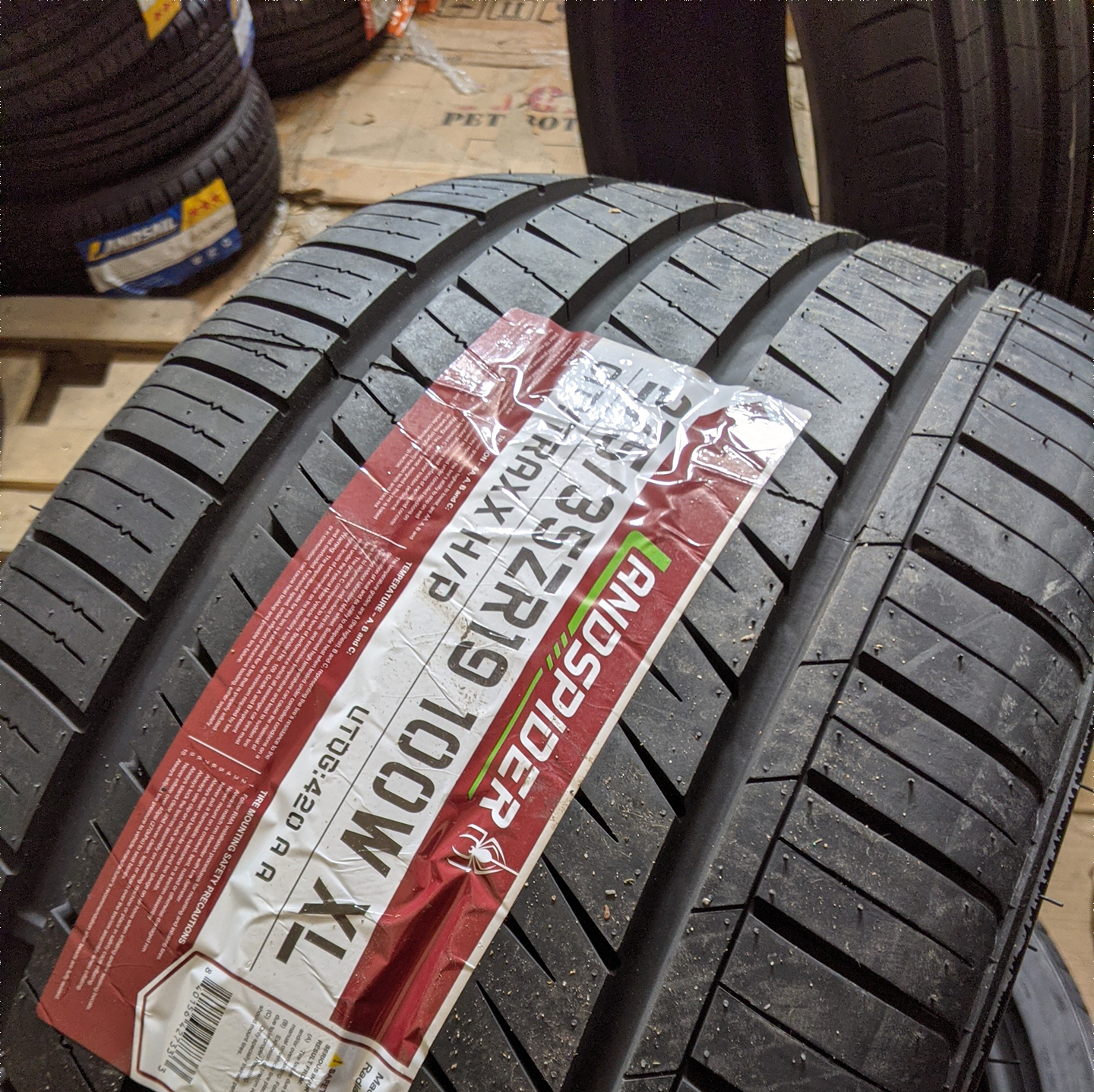 275/35R19 Landspider Citytraxx HP vỏ lốp Xe: Mercedes E300 lốp sau, Vinfast Lux A2.0 lốp sau,