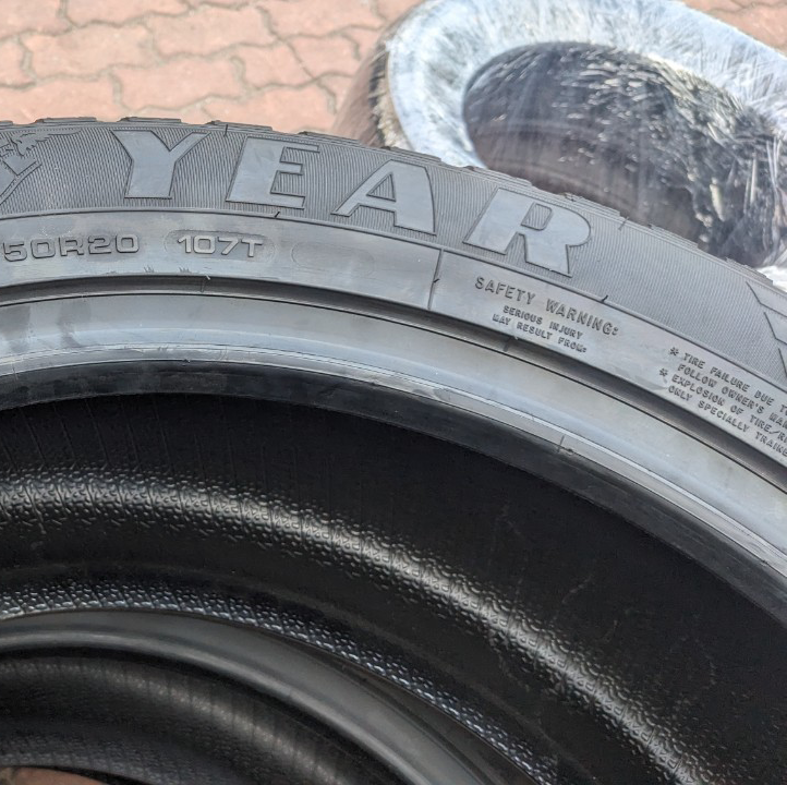 265/50R20 GOODYEAR vỏ lốp Xe: Everest Titanium 2.2