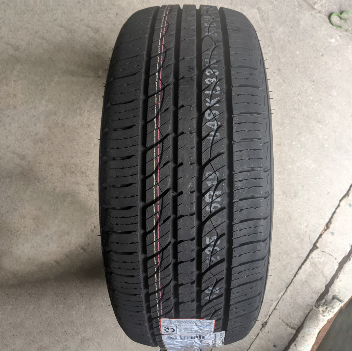 Vỏ lốp 235/55R19 101H KL33, KUMHO VIỆT NAM vỏ lốp ô tô Audi Q5, Hyundai Santafe, Kia Carnival, vỏ lốp ô tô Land Rover Discovery,Rover Evoque, vỏ lốp ô tô Lexus RX350, vỏ lốp ô tô Lexus RX450, vỏ lốp ô tô Mercedes GLC200 GLC250 GLC300