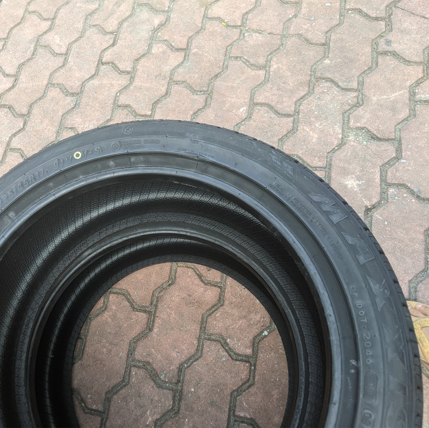 Vỏ lốp 225/45R17 Maxxis HP-M3, vỏ lốp Xe: BMW 320i, KIA Cerato, Kia Rondo, Lexus IS250, Mercedes C180, Mercedes C200K, Mercedes C230 2.5, Mercedes C250 C280 C300, Volkswagen Scirocco