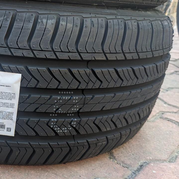 Vỏ lốp 225/45R17 Maxxis HP-M3, vỏ lốp Xe: BMW 320i, KIA Cerato, Kia Rondo, Lexus IS250, Mercedes C180, Mercedes C200K, Mercedes C230 2.5, Mercedes C250 C280 C300, Volkswagen Scirocco