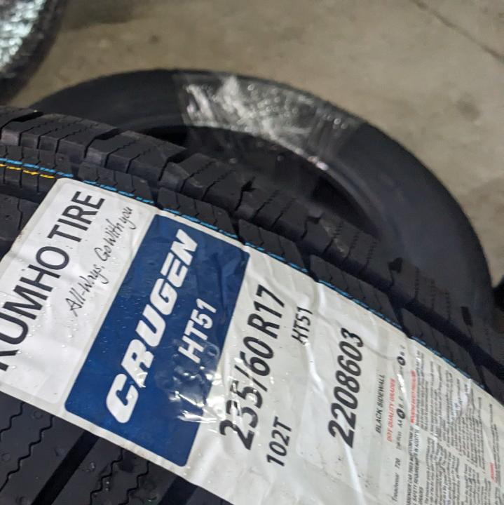 Vỏ lốp 235/65R17 108T HT51 KUMHO VIỆT NAM, vỏ lốp xe ô tô Audi Q5, vỏ lốp xe ô tô Hyundai Santafe 2.2 diesel AT5, vỏ lốp xe ô tô Hyundai Santafe 2.4 xăng GLS AT6, vỏ lốp xe ô tô Santafe 2.7 máy xăng AT