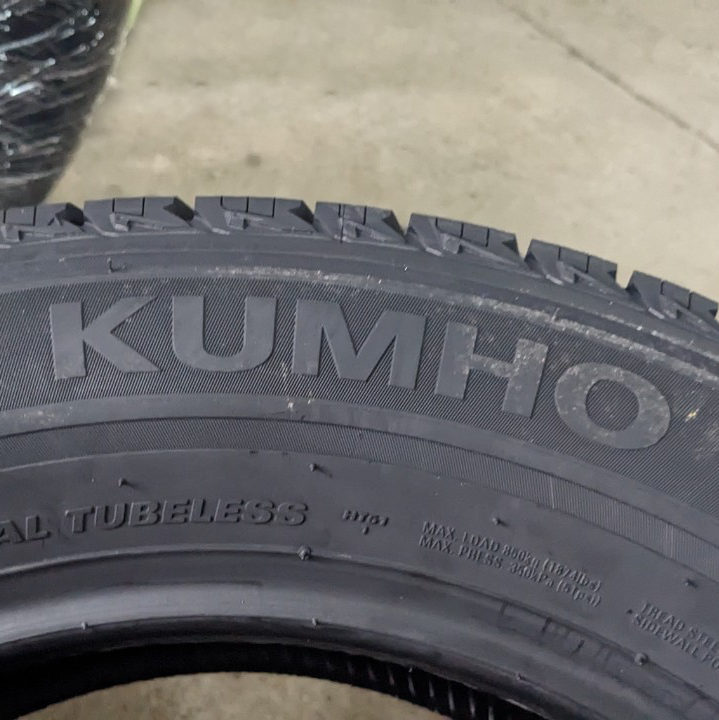 Vỏ lốp 235/65R17 108T HT51 KUMHO VIỆT NAM, vỏ lốp xe ô tô Audi Q5, vỏ lốp xe ô tô Hyundai Santafe 2.2 diesel AT5, vỏ lốp xe ô tô Hyundai Santafe 2.4 xăng GLS AT6, vỏ lốp xe ô tô Santafe 2.7 máy xăng AT