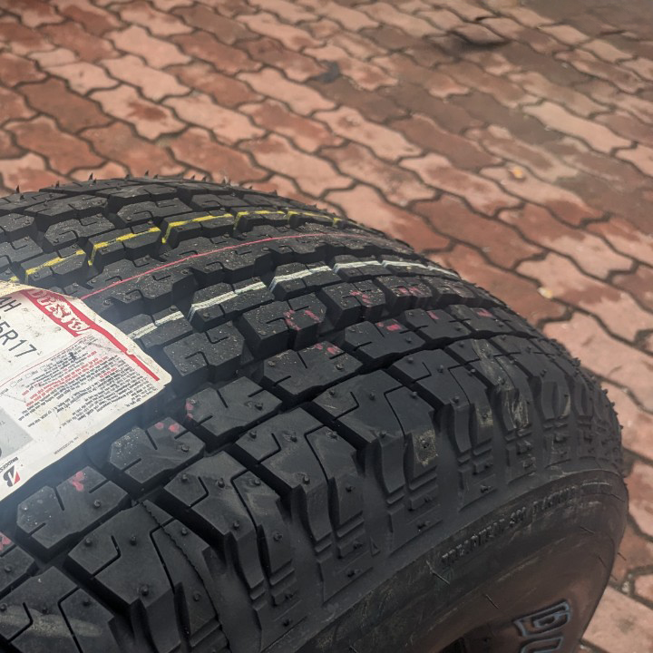275/65R17 Bridgestone Dueler D840