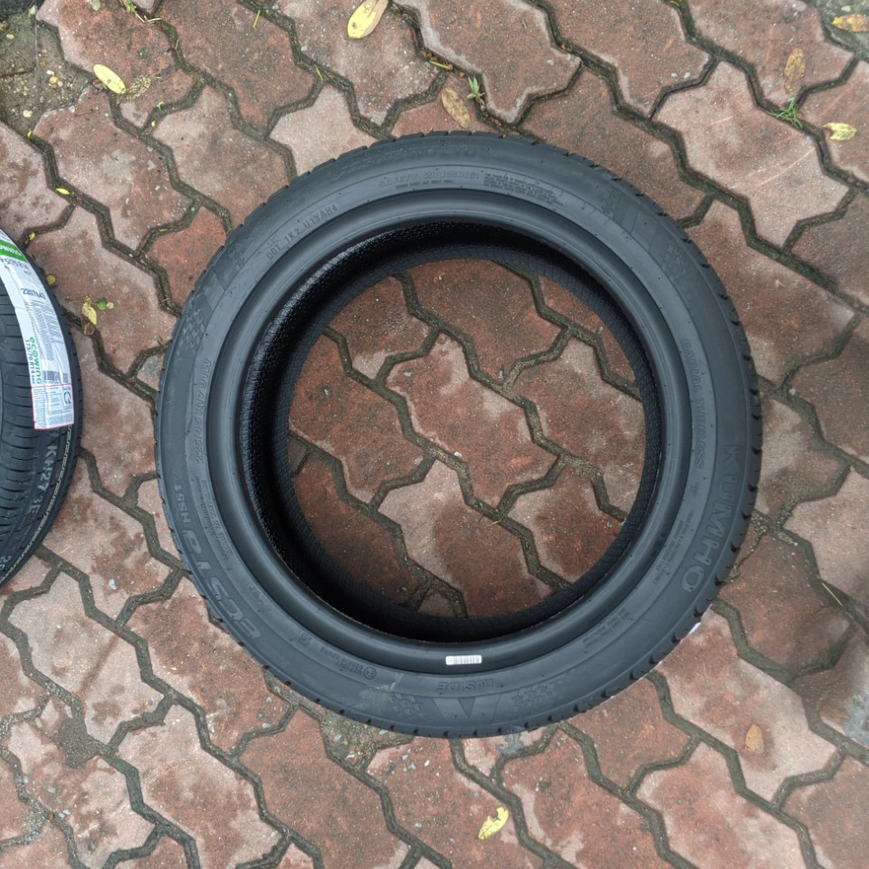 Vỏ lốp 225/45R17 91W HS51 KUMHO VIỆT NAM vỏ lốp ô tô KIA Cerato, Kia Rondo, vỏ lốp ô tô Lexus IS250, vỏ lốp ô tô Mercedes C180, Mercedes C200K, Mercedes C230 C250 C280 C300, Volkswagen Scirocco