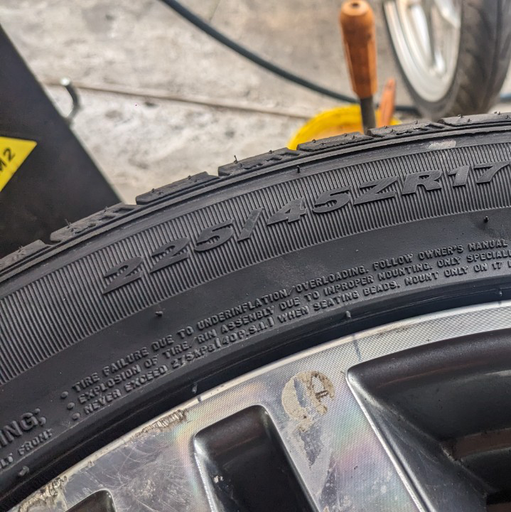 225/45R17 Nexen vỏ lốp Xe: KIA Cerato, Kia Rondo, Lexus IS250, Mercedes C180, Mercedes C200K, Mercedes C230 C250 C280 C300, Volkswagen Scirocco