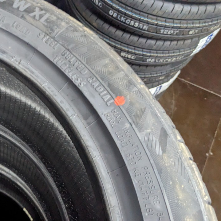 225/45R17 Continental vỏ lốp Xe: KIA Cerato, Kia Rondo, Lexus IS250, Mercedes C180, Mercedes C200K, Mercedes C230 C250 C280 C300, Volkswagen Scirocco
