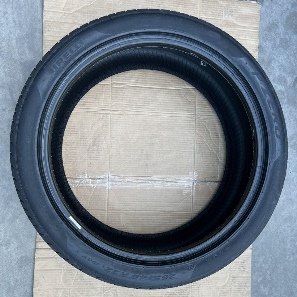 265/40R22 Pirelli