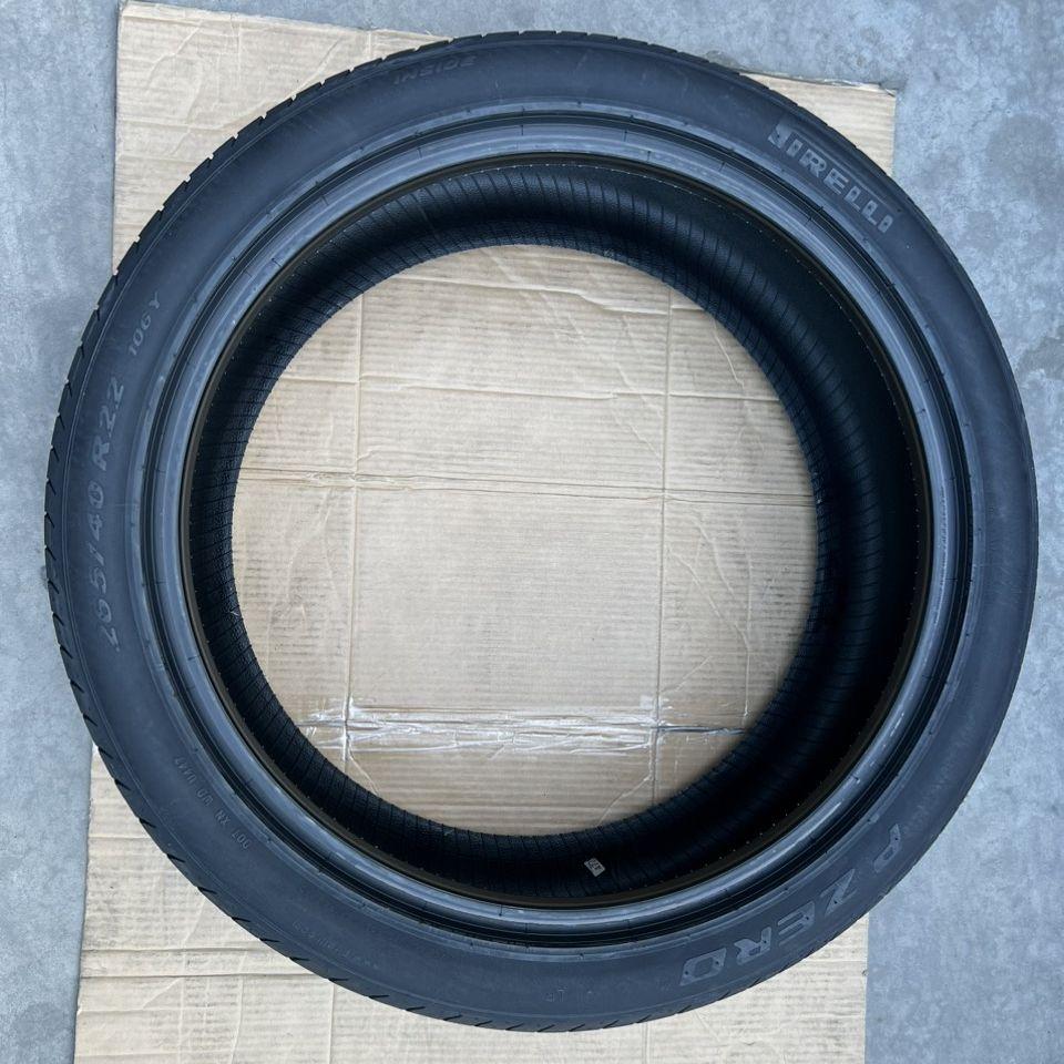 265/40R22 Pirelli