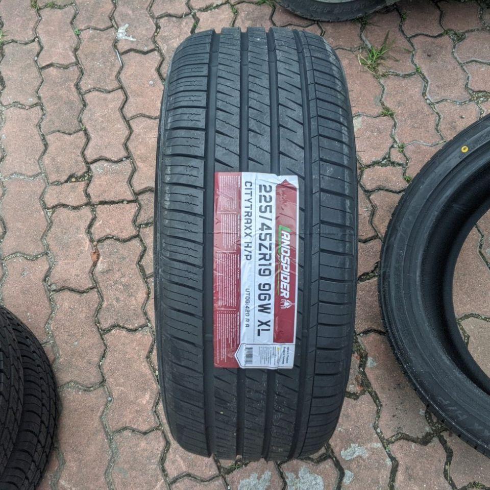 225/45R19 Landspider Citytraxx HP vỏ lốp Xe : Mazda 6 2.5