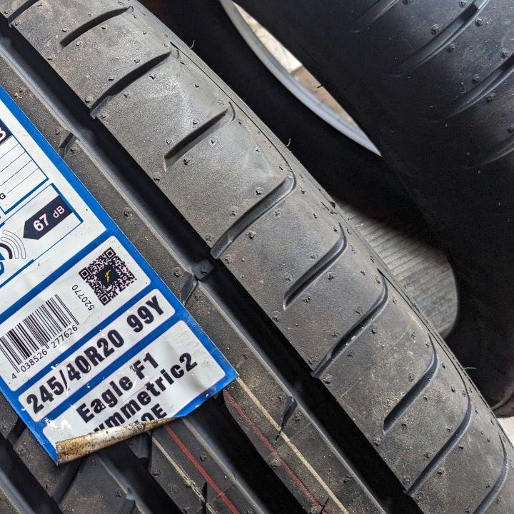 245/40R20 GOODYEAR Runflat vỏ lốp Xe: BMW 740Li 3.0, Mercedes S450 Maybach, BMW 750Li 4.4 2016, Mercedes S65 AMG, Hyundai Equus Ultimate