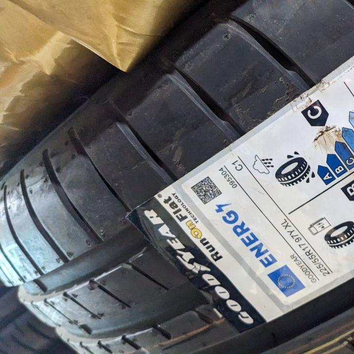 225/55R17 GOODYEAR Runflat vỏ lốp Xe: Audi A6, BMW 320i 528i 520i 523i, BMW GT 328i, BMW X1, Mercedes E200 E250, Mazda 6, Subaru Forester Legacy 2.5i