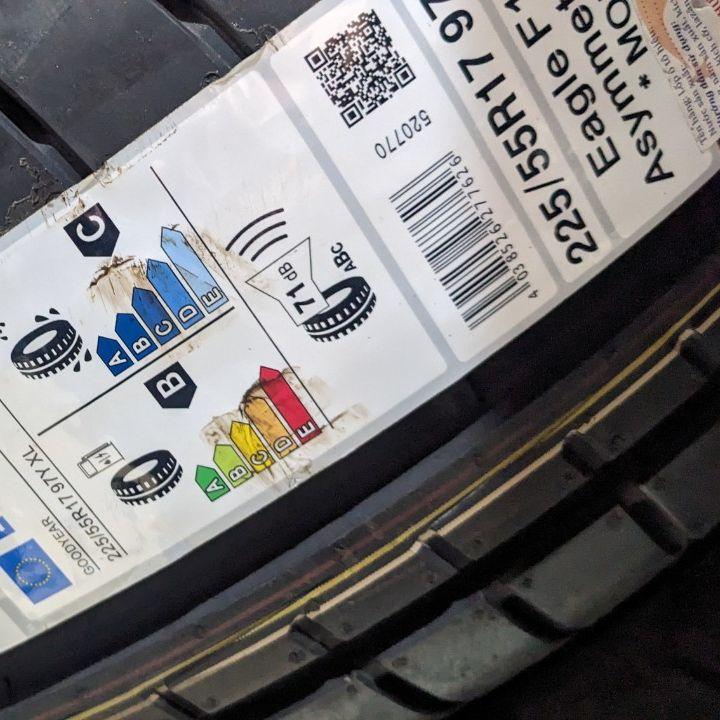 225/55R17 GOODYEAR Runflat vỏ lốp Xe: Audi A6, BMW 320i 528i 520i 523i, BMW GT 328i, BMW X1, Mercedes E200 E250, Mazda 6, Subaru Forester Legacy 2.5i