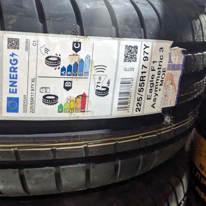 225/55R17 GOODYEAR Runflat vỏ lốp Xe: Audi A6, BMW 320i 528i 520i 523i, BMW GT 328i, BMW X1, Mercedes E200 E250, Mazda 6, Subaru Forester Legacy 2.5i