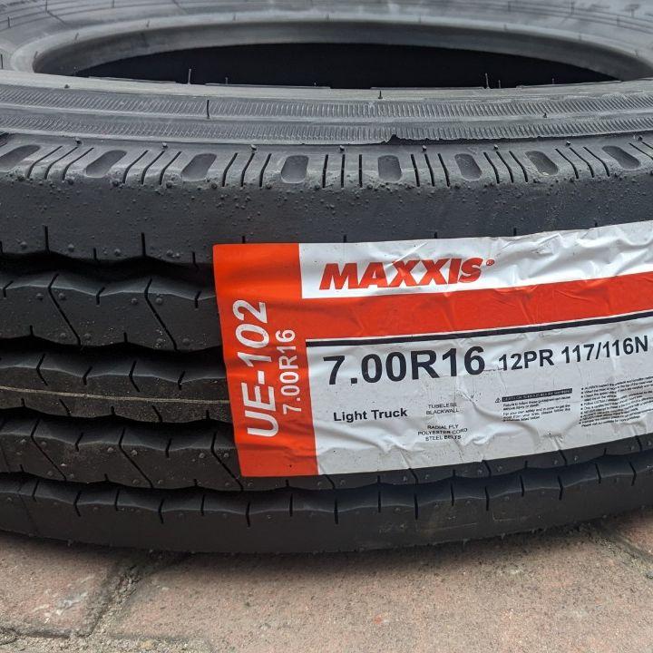7.00-16 Maxxis UE102 12Pr Gai Dọc Không Săm 