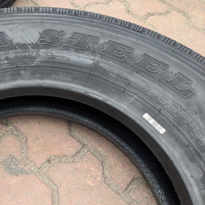 7.00-16 Maxxis UE102 12Pr Gai Dọc Không Săm 