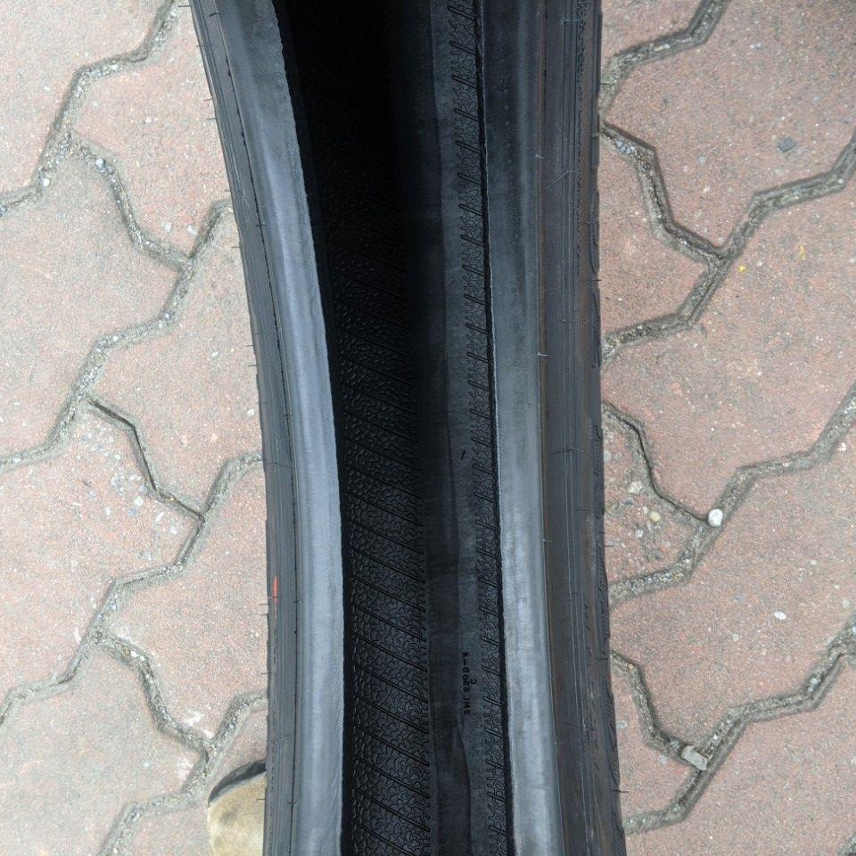 7.00-16 Maxxis UE102 12Pr Gai Dọc Không Săm 