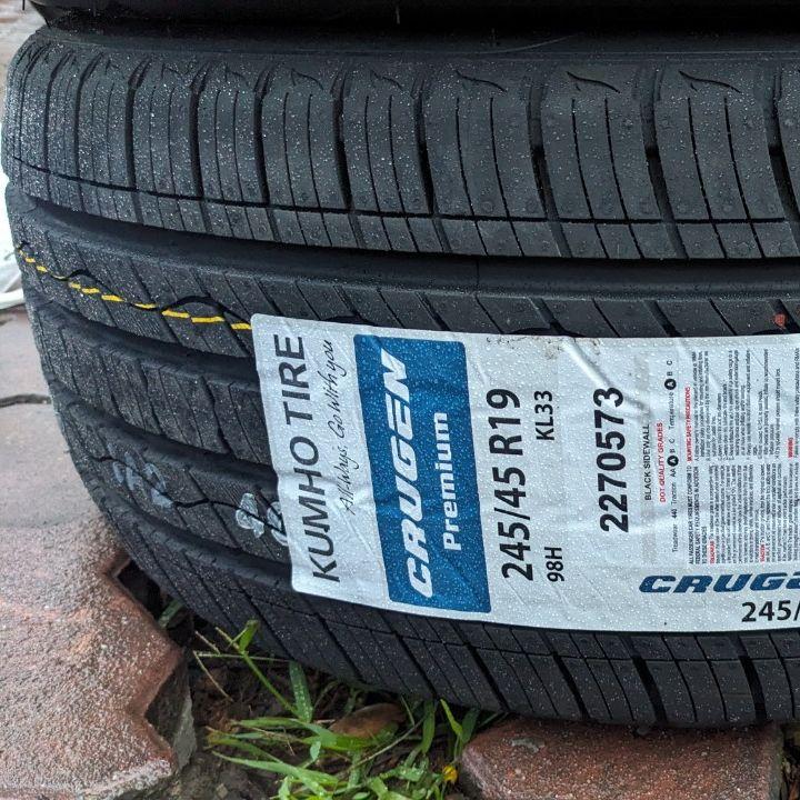 245/45R19 KL33 98H KUMHO VIỆT NAM vỏ lốp Xe: BMW 740Li, BMW 750Li, Hyundai Tucson, Hyundai Equus, Kia Sportage, Lexus LS460, Mercedes S450