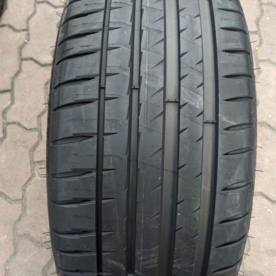 225/40R19 Michelin Pilot Sport 4 ZP Runflat vỏ lốp Xe: Hyundai Genesis, Mercedes C300 2.0 lốp trước, Mercedes C400 AMG