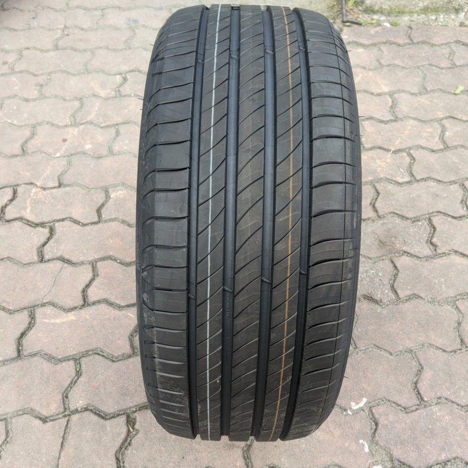 Vỏ lốp 225/55R16 Michelin Primacy 4ST, vỏ lốp xe ô tô Audi A4 1.8L, vỏ lốp xe ô tô Lexus GS 300, vỏ lốp xe ô tô Lexus GS 430, vỏ lốp xe ô tô Mercedes E200 1.8, vỏ lốp xe ô tô Mercedes E240, vỏ lốp xe ô tô Mercedes E280