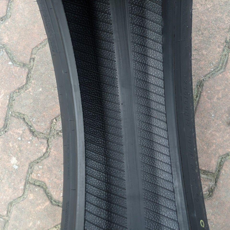 235/60R18 Maxxis HP-M3 103H vỏ lốp Xe: Acura RDX, Audi Q5 Q7, Honda CRV, Santafe 2.0 máy dầu, KIA SORENTO, Kia Sedona, Land Rover Discovery, Range Rover Evoque Pure, Mercedes GLC200 GLC250