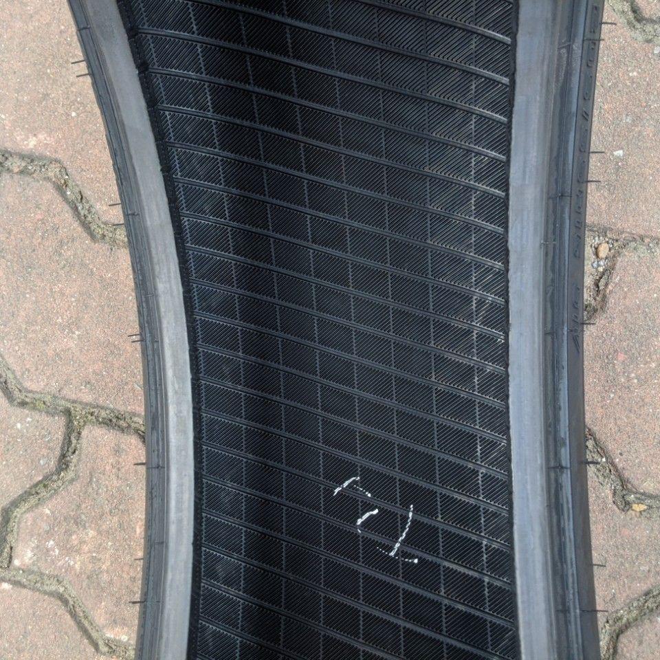 Vỏ lốp 205/55R16 Dunlop EC300, vỏ lốp Xe: Audi A3, BMW 328i, Daewoo Magnus, Ford Focus 2.0, Ford Mondeo, Honda Civic 2.0, Hyundai Avante Elantra 1.6AT, Hyundai i30, Cerato Signature, Mazda 3 6, Mercedes C180 c200 C240 CLA2