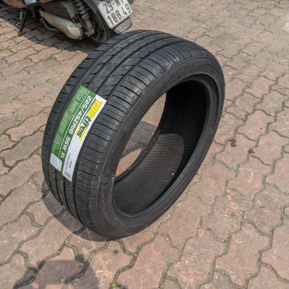 225/45R18 TBB TR-66 vỏ lốp Xe: BMW 330i 2017, Hyundai Genesis coupe 2.0AT, Kia Optima 2.0, Mercedes C250 2.0